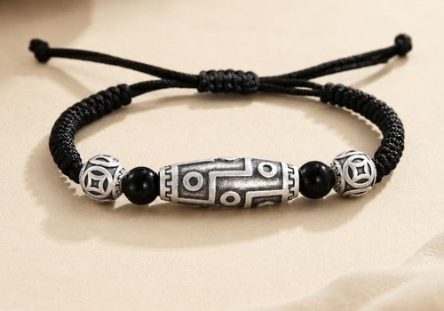 Tibetan Bracelet Guide: Types, Meanings & How to Choose