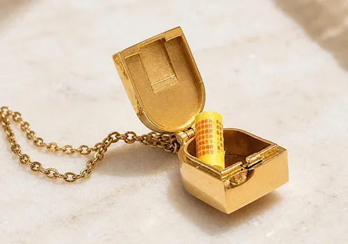 Quiet Power: How a Pendant for Career Transition Supports Emotional Resilience